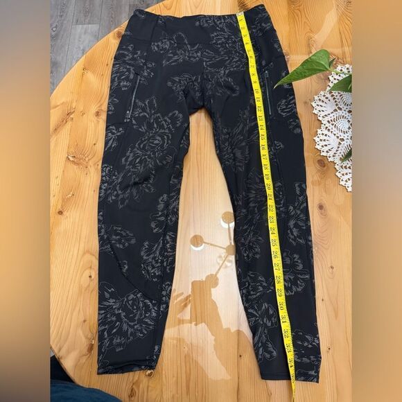 Athleta Rainier Reflective Tight Aluna Bloom Black Leggings - Picture 2 of 6